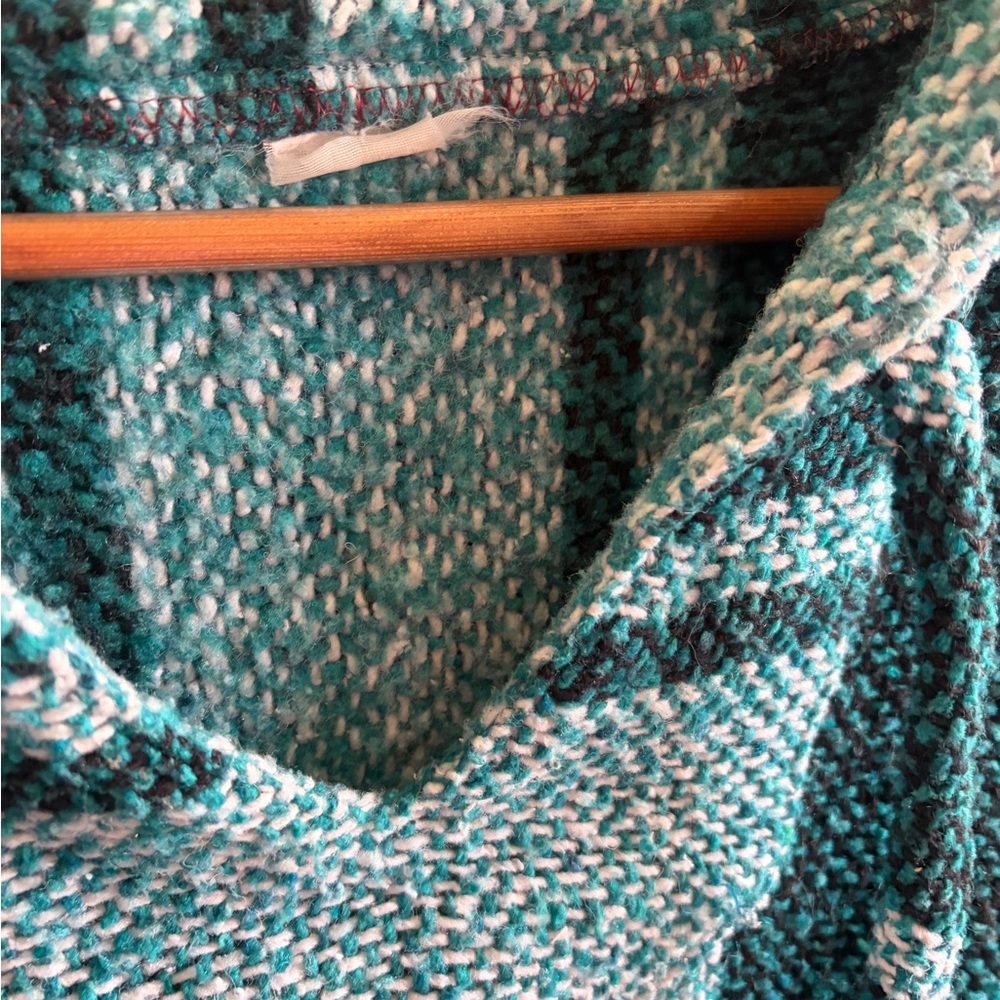 Great Used Condition size XL Mexican hoodie. Green/teal. No Tag but measures XL - Picture 2 of 6